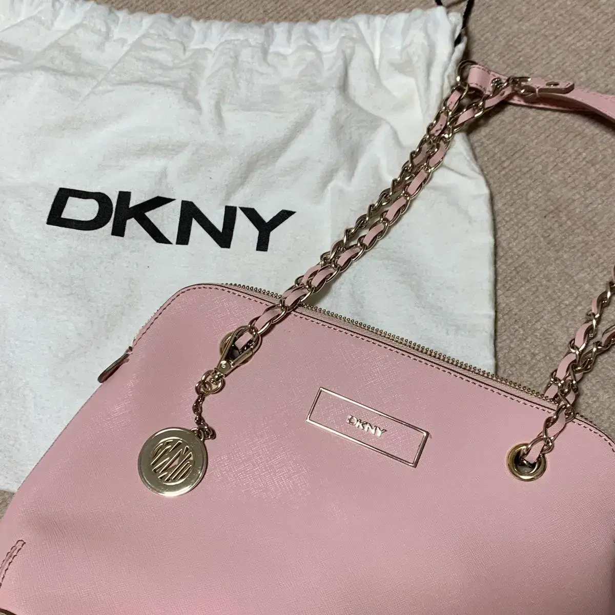 [상태좋음] DKNY 핑크 체인 가방 숄더백 크로스백